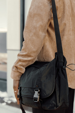 Logotrade Geschäftsgeschenke das Foto: KENTO URBAN 15,6" Messenger aus RCS recyceltem Nylon