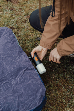 Logotrade Werbegeschenke das Foto: Nordic Drift Titan 2-in-1-Luftpumpe und Campinglampe