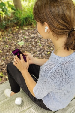 Logo trade ärikingid foto: TWS kõrvaklapid UV-C steriliseerivas laadimisümbrises
