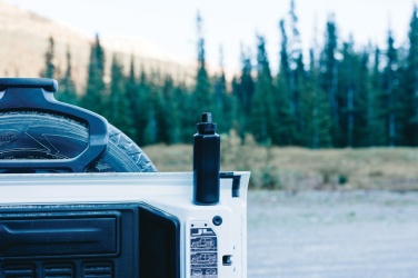 Logotrade firmakingituse foto: RCS sertifikaadiga taaskasutatud PP veepudel koos sangaga