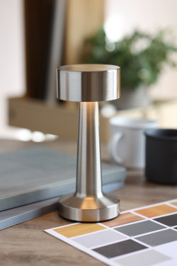 Logotrade firmakingid pilt: HIERLUZ laetav rauast laualamp