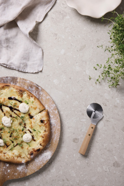 Logotrade firmakingituse foto: VINGA Paso pitsalõikur