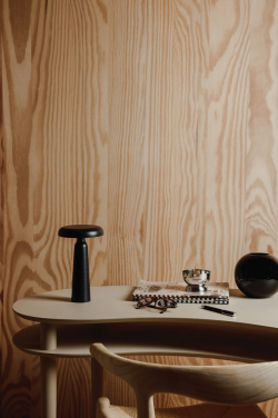 Logo trade ärikingid foto: VINGA Avery RCS laualamp