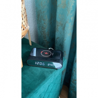 Logotrade meene foto: Äratuskell ja juhtmevaba laadija ADELAIDE