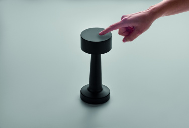 Logotrade reklaamtooted pilt: HIERLUZ laetav rauast laualamp