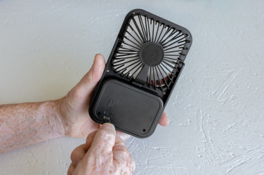 Logotrade firmakingi foto: Aervina RCS taaskasutatud plastist laetav lauaventilaator