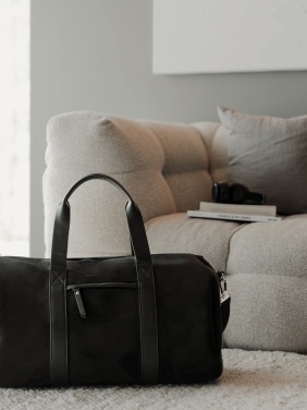 Logotrade mainoslahja ja liikelahja kuva: VINGA Marlow RCS -weekend bag kierrätettyä polyesteriä