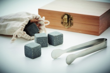 Logo trade mainoslahja ja liikelahja tuotekuva: Viskisetti bambulaatikossa