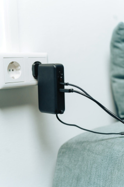 Logotrade firminės dovanos nuotrauka: Urban Vitamin Eureka hibridinis GANcharger 10000mah maitinimo blokas 65W