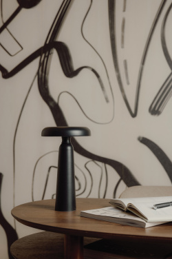 Logotrade reklaminės dovanos nuotrauka: VINGA Avery RCS stalinė lempa