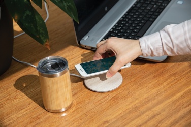 Лого трейд pекламные продукты фото: Беспроводное зарядное устройство на пшеничной соломе мощностью 5 Вт