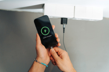 Лого трейд бизнес-подарки фото: Зарядное устройство Urban Vitamin Monterey RCS из переработанного пластика 20 Вт GAN