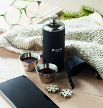Логотрейд pекламные подарки картинка: Hip flask with shot cups