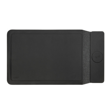Logotrade reklamprodukter bild: Swiss Peak 15W magnetiskt laddningsfodral för laptop 14-15,6