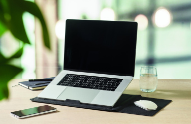 Logotrade kampanjprodukter bild: 16 tums laptopfodral i filt