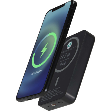 Logotrade profilreklam bild: Acrab 10 000 mAh 15 W magnetisk trådlös powerbank med 20 W PD – tillverkad av återvunnen plast